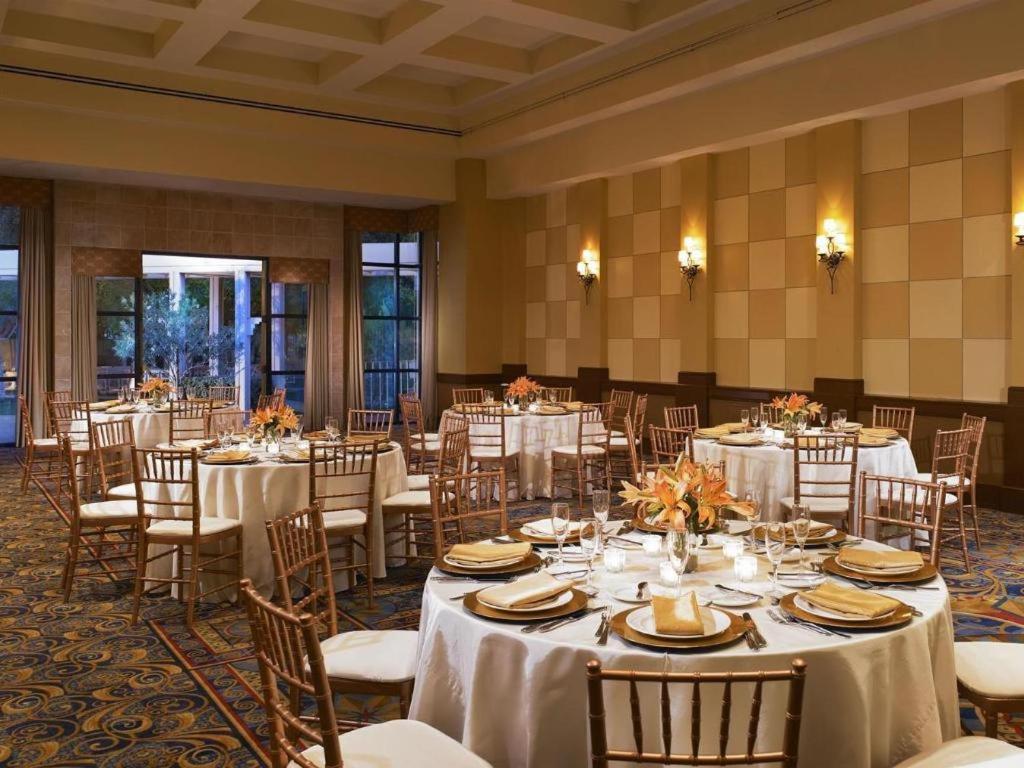 Sheraton Crescent Hotel Phoenix Exterior photo