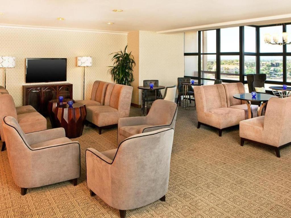 Sheraton Crescent Hotel Phoenix Exterior photo