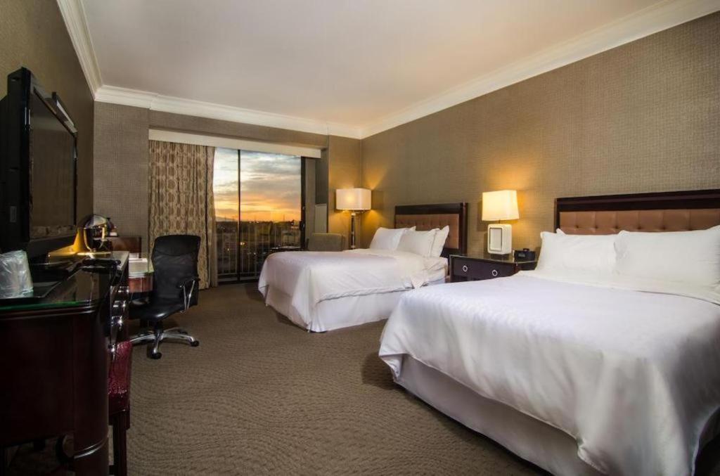 Sheraton Crescent Hotel Phoenix Exterior photo
