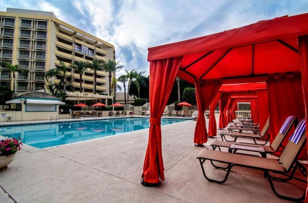 Sheraton Crescent Hotel Phoenix Exterior photo