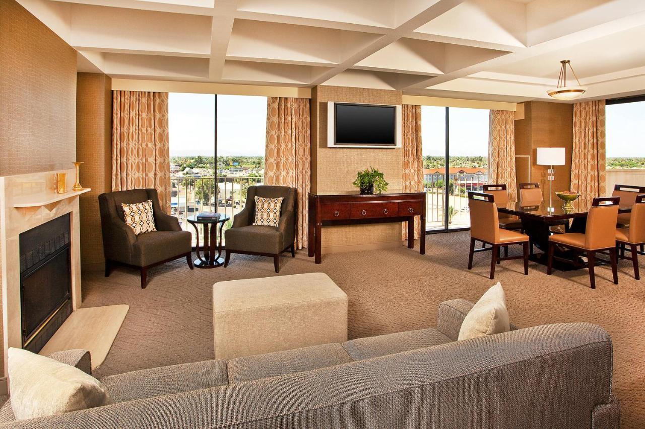 Sheraton Crescent Hotel Phoenix Exterior photo